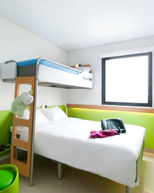 Ibis Budget Jakarta Daan Mogot Buitenkant foto