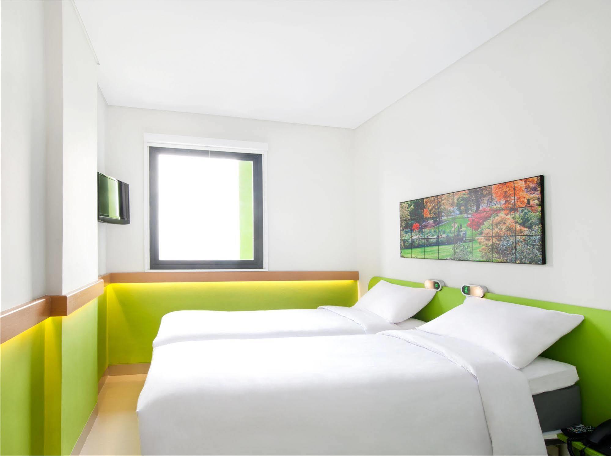 Ibis Budget Jakarta Daan Mogot Buitenkant foto