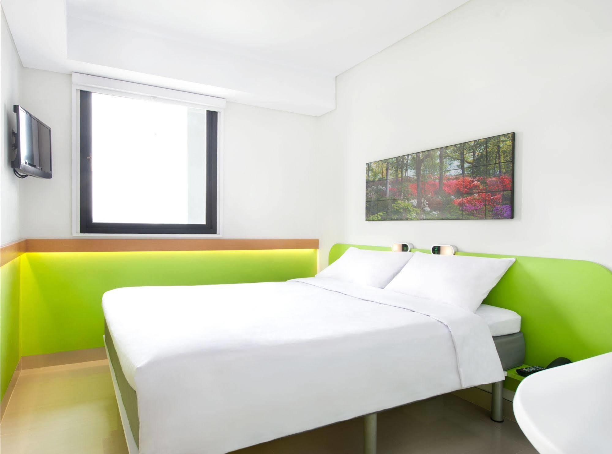 Ibis Budget Jakarta Daan Mogot Buitenkant foto