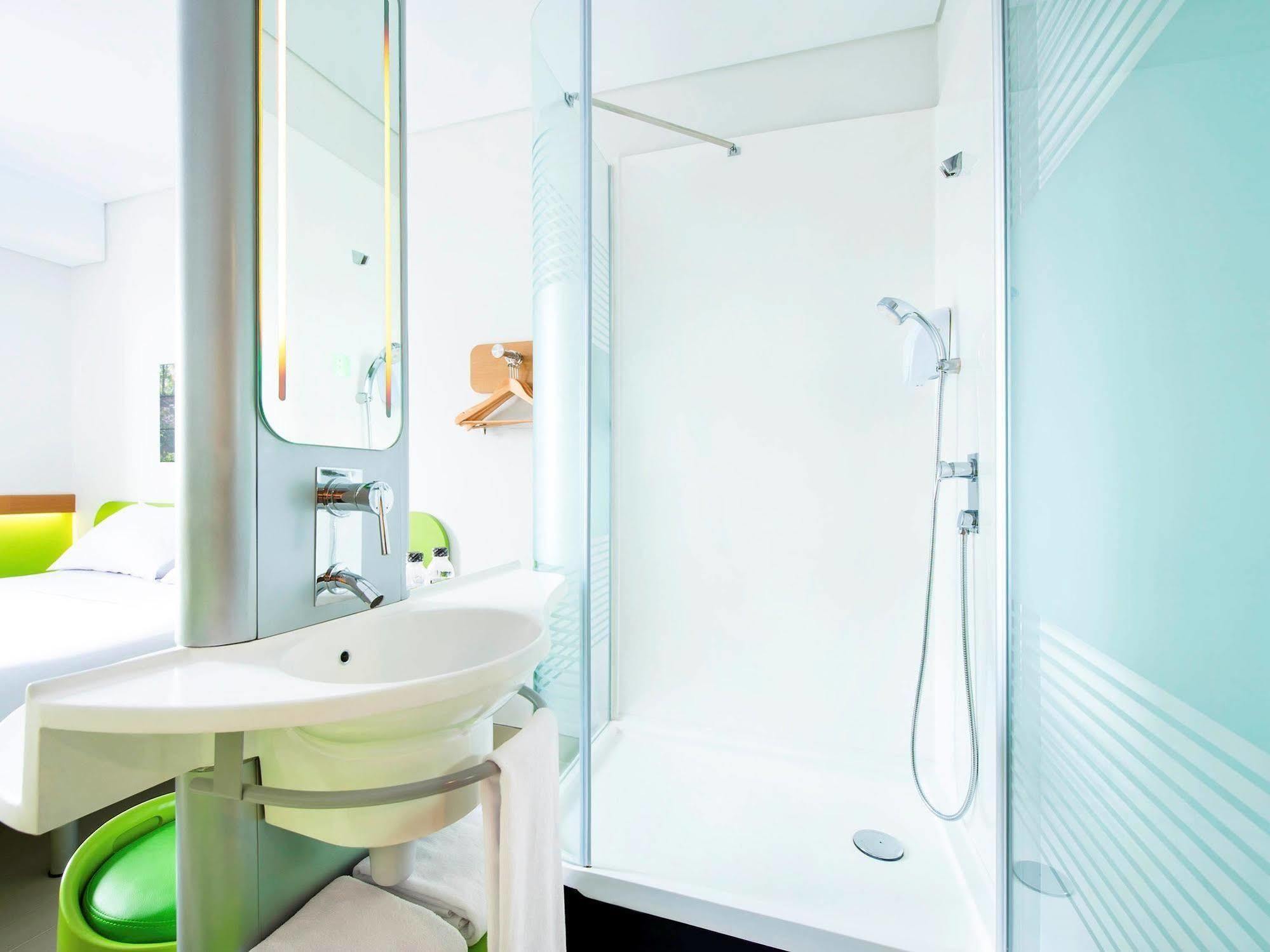 Ibis Budget Jakarta Daan Mogot Buitenkant foto