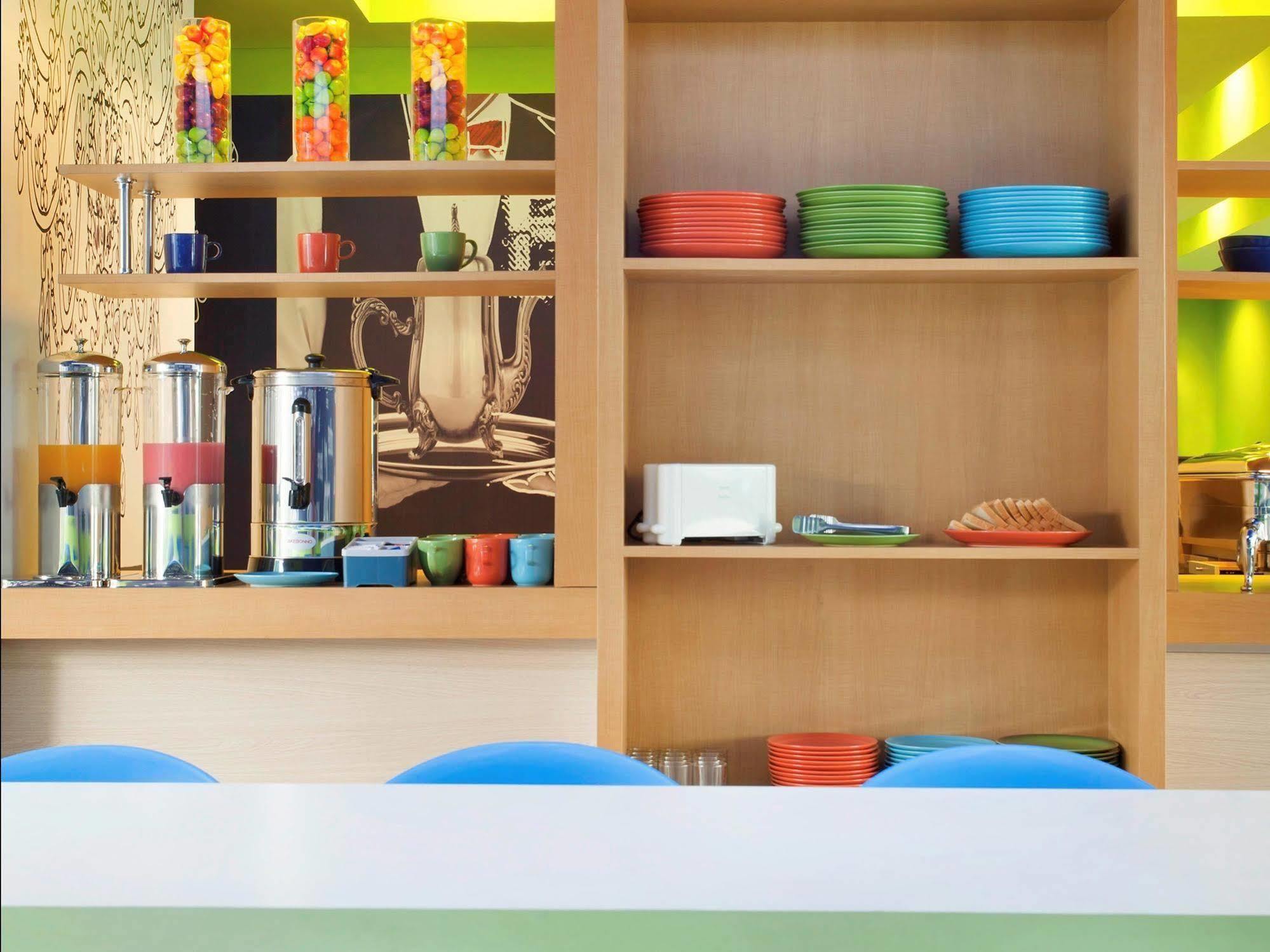 Ibis Budget Jakarta Daan Mogot Buitenkant foto